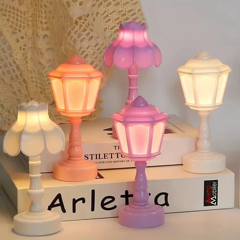 Stolna lampa s abažurom u obliku latica, noćno svjetlo u stilu lanterne
