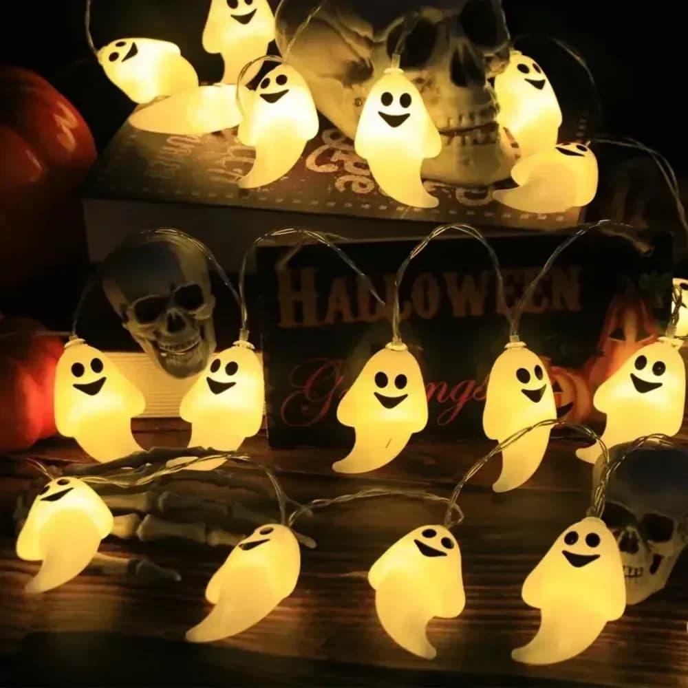 Halloween lanterne sa nasmijan licima, toplo bijela